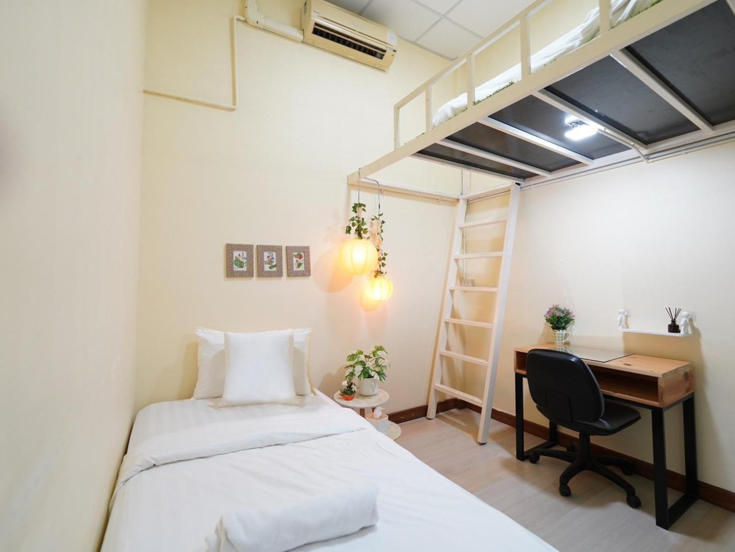 Hostel Ez Sleep @ Ratchada 19 Bangkok Exterior foto