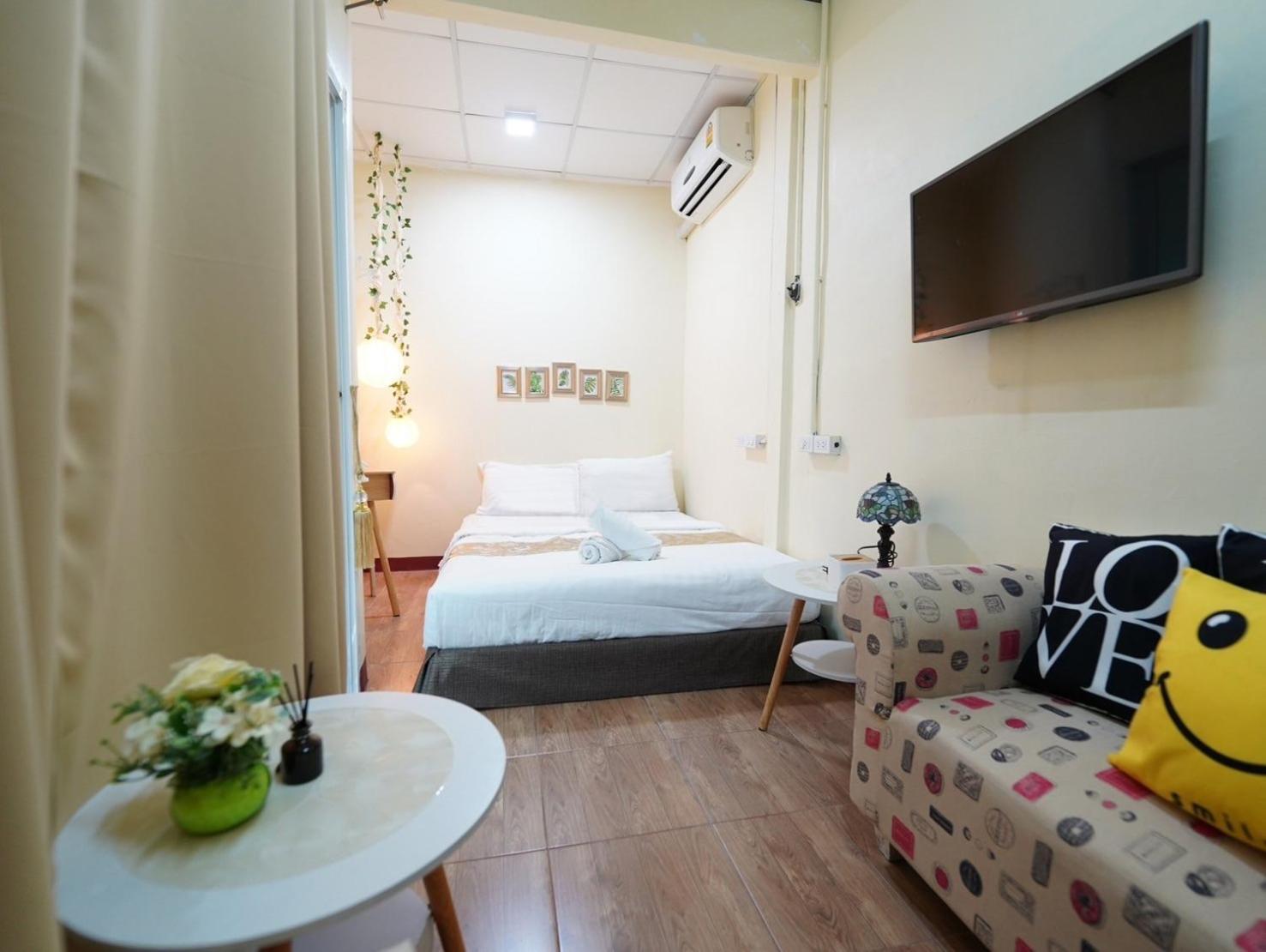 Hostel Ez Sleep @ Ratchada 19 Bangkok Exterior foto