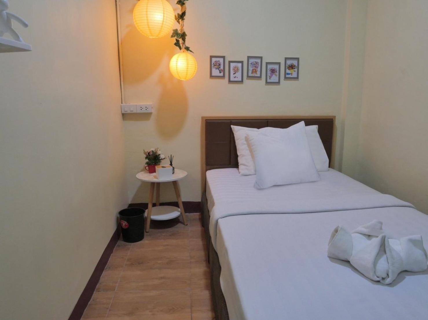 Hostel Ez Sleep @ Ratchada 19 Bangkok Exterior foto