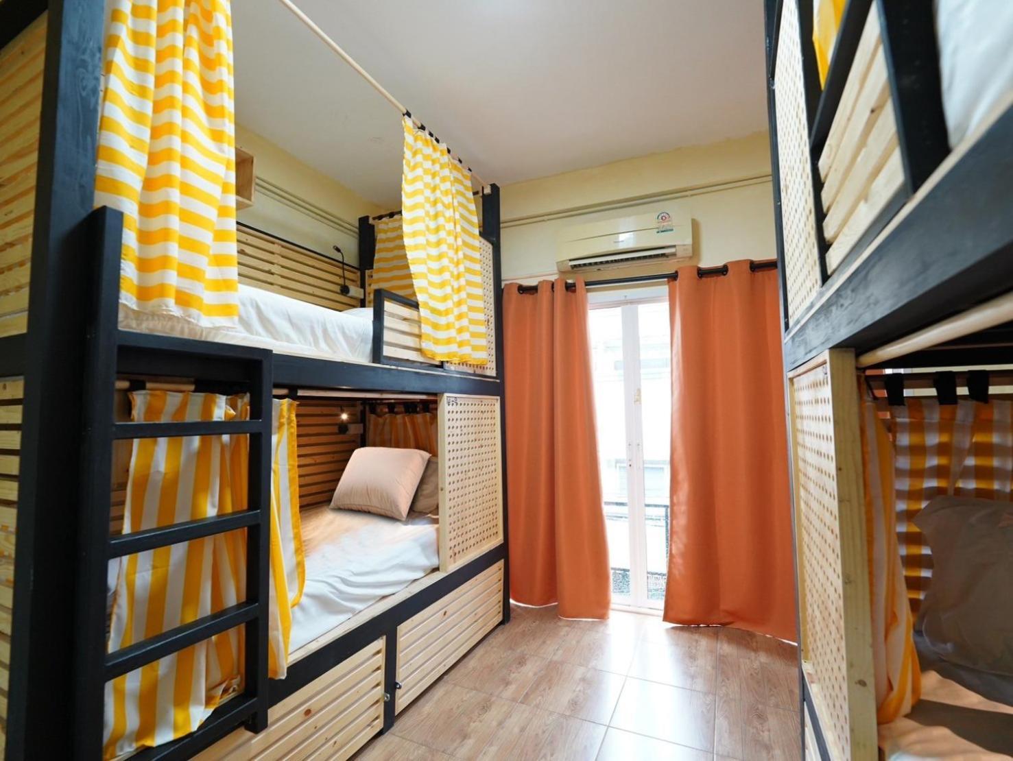 Hostel Ez Sleep @ Ratchada 19 Bangkok Exterior foto