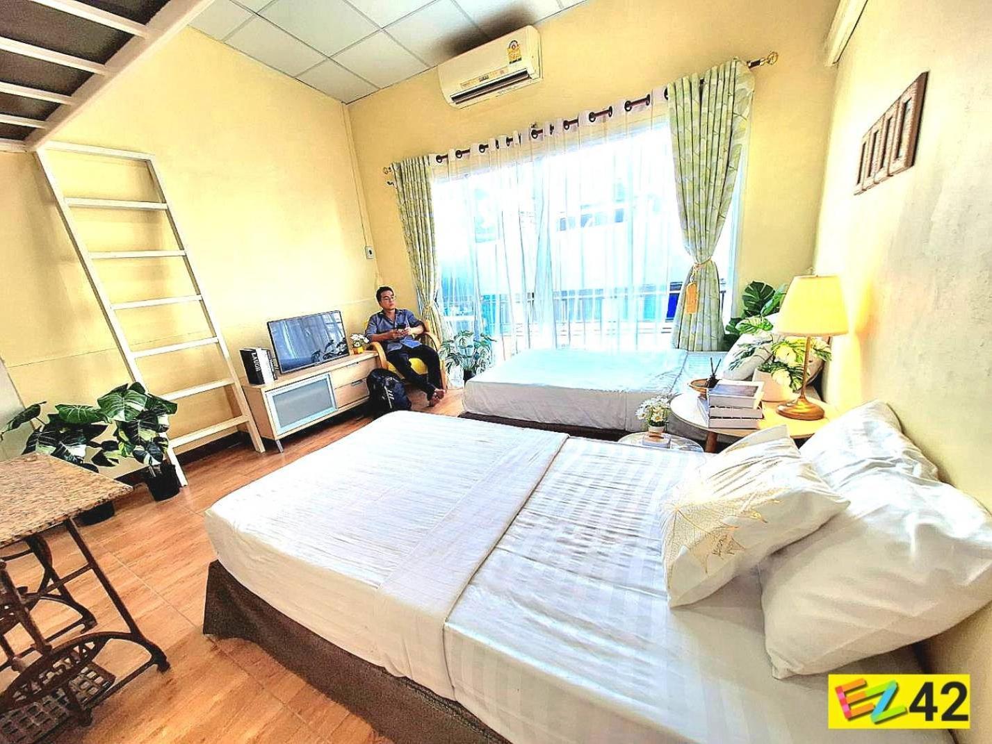 Hostel Ez Sleep @ Ratchada 19 Bangkok Exterior foto