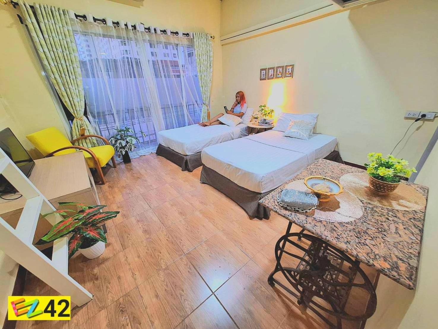 Hostel Ez Sleep @ Ratchada 19 Bangkok Exterior foto